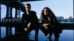 Les experts : Manhattan (Un sombre anniversaire) S9 (5/17)