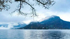 Maisons et hôtels de légende (Auberge du Père Bise, Annecy : née sous une bonne étoile) S1 (10/20)