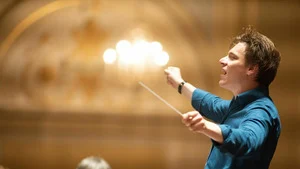 Klaus Mäkela dirige le Concert de Noël au Concertgebouw d'Amsterdam